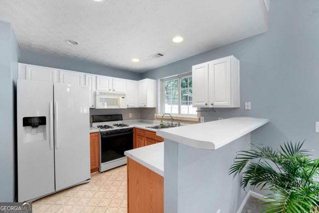 1277 W Oaks Way, Woodstock, GA 30188