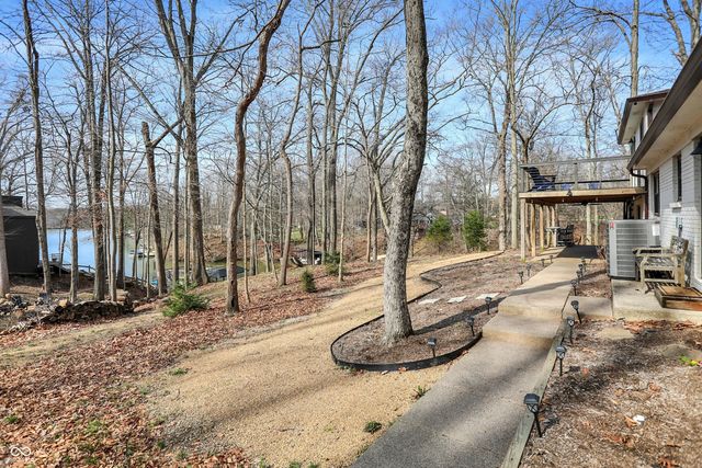 7476 S Susan Lane, Trafalgar, IN 46181