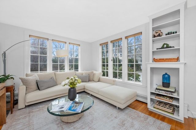 284 Lake Ave, Newton, MA 02461