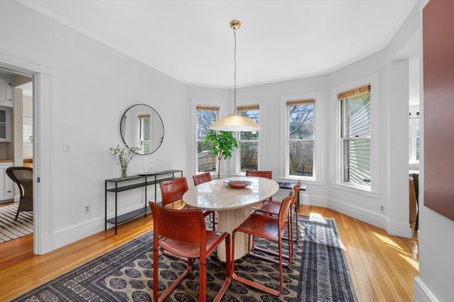 284 Lake Ave, Newton, MA 02461