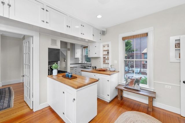 284 Lake Ave, Newton, MA 02461