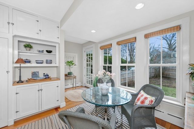 284 Lake Ave, Newton, MA 02461