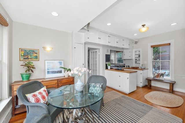 284 Lake Ave, Newton, MA 02461