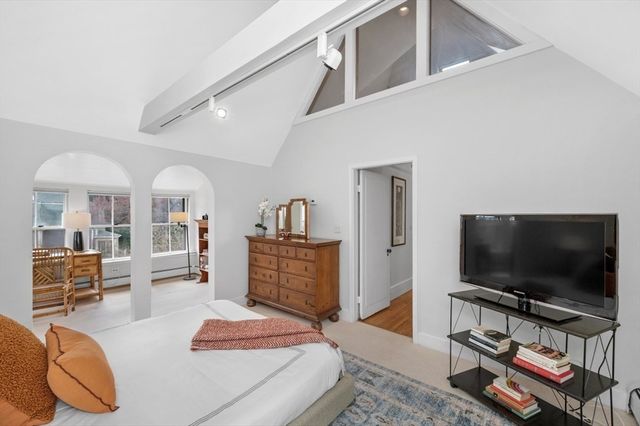 284 Lake Ave, Newton, MA 02461