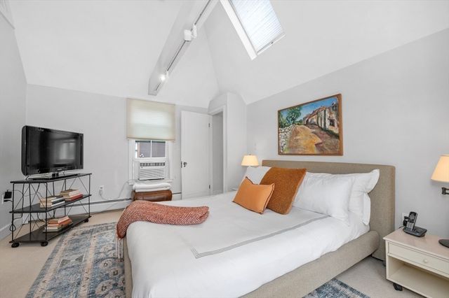 284 Lake Ave, Newton, MA 02461