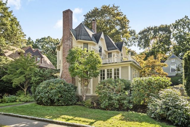 284 Lake Ave, Newton, MA 02461