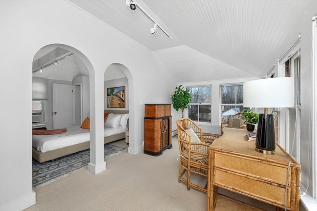 284 Lake Ave, Newton, MA 02461