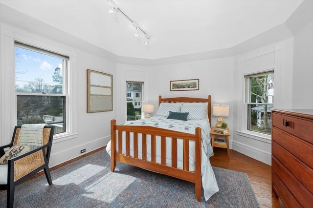 284 Lake Ave, Newton, MA 02461