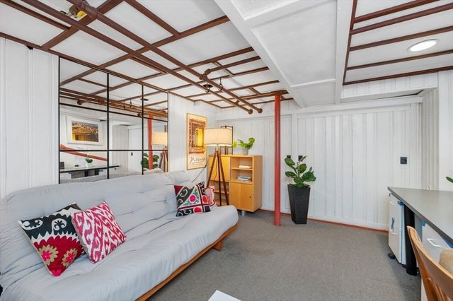 284 Lake Ave, Newton, MA 02461