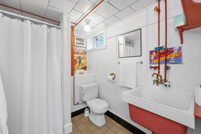 284 Lake Ave, Newton, MA 02461