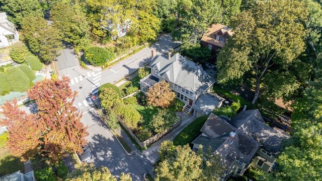 284 Lake Ave, Newton, MA 02461