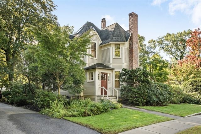 284 Lake Ave, Newton, MA 02461