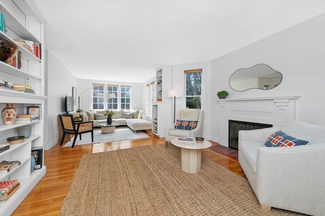 284 Lake Ave, Newton, MA 02461