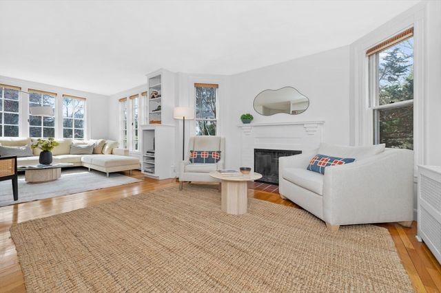 284 Lake Ave, Newton, MA 02461