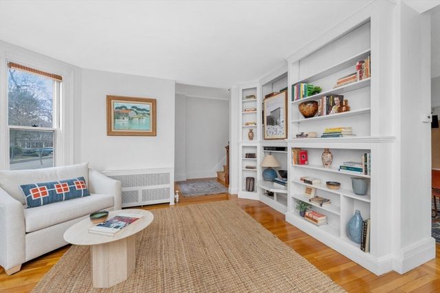 284 Lake Ave, Newton, MA 02461