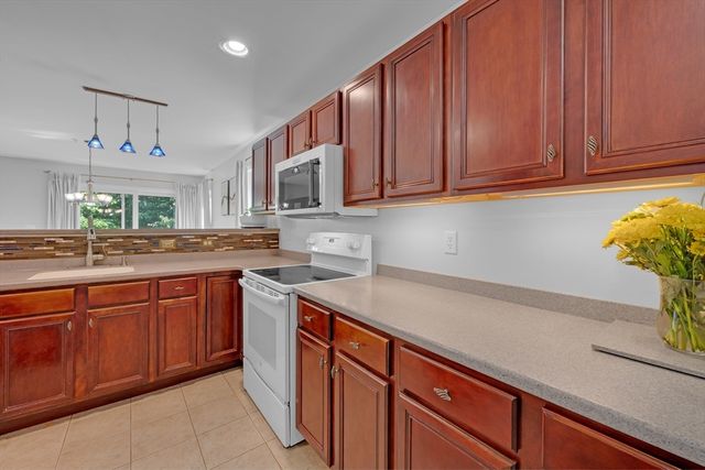 27 Robert Cir 27, Grafton, MA 01536