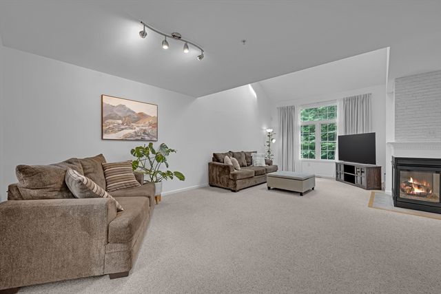 27 Robert Cir 27, Grafton, MA 01536
