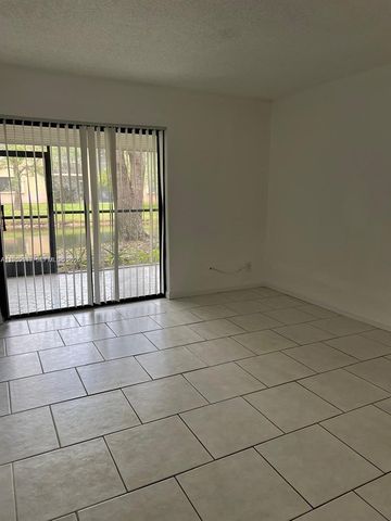 183 Lakeview Drive 103, Weston, FL 33326
