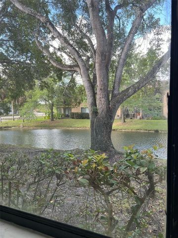 183 Lakeview Drive 103, Weston, FL 33326