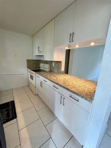 183 Lakeview Drive 103, Weston, FL 33326