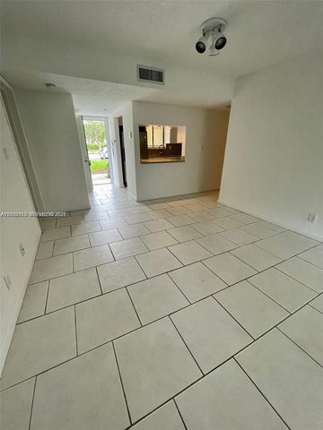 183 Lakeview Drive 103, Weston, FL 33326
