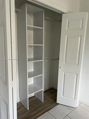 183 Lakeview Drive 103, Weston, FL 33326