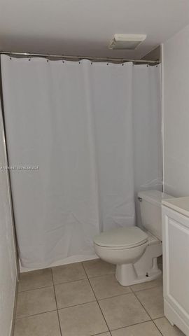 183 Lakeview Drive 103, Weston, FL 33326