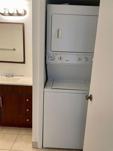 183 Lakeview Drive 103, Weston, FL 33326