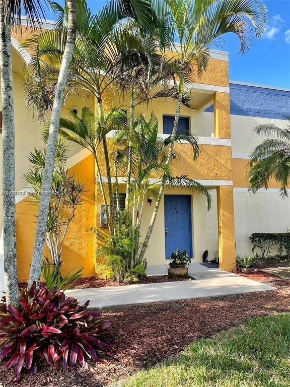 183 Lakeview Drive 103, Weston, FL 33326