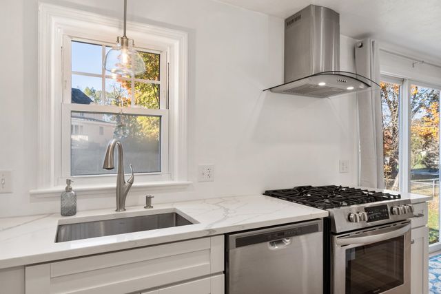 5 Mace Road, Hampton, NH 03842