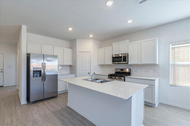 214 Magalia LN, Kyle, TX 78640