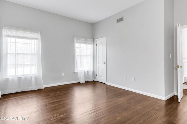 10 Ivy Lane, Manalapan, NJ 07726