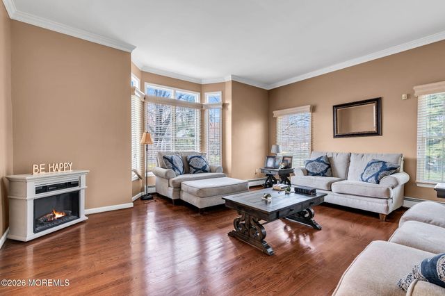 10 Ivy Lane, Manalapan, NJ 07726