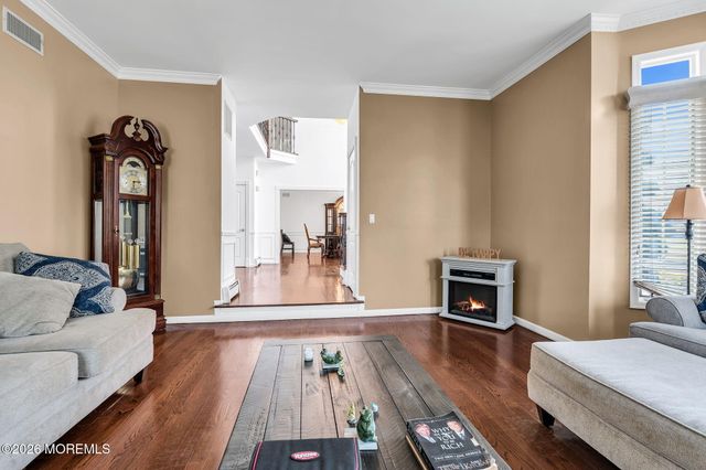 10 Ivy Lane, Manalapan, NJ 07726