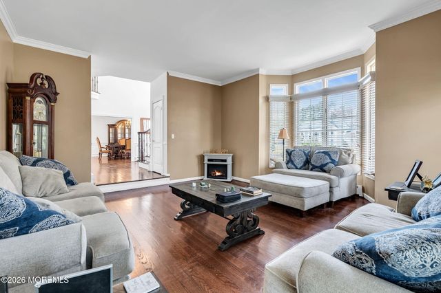 10 Ivy Lane, Manalapan, NJ 07726