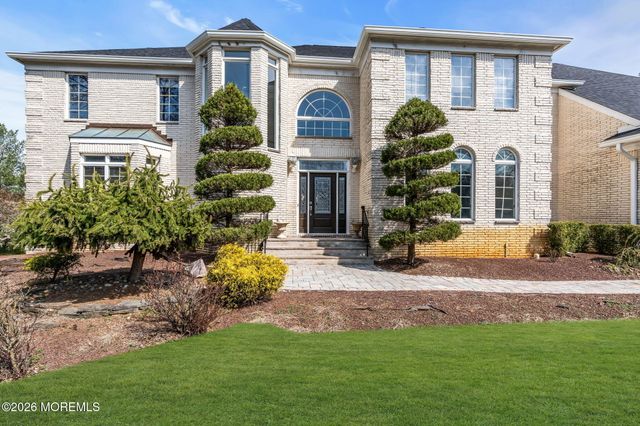 10 Ivy Lane, Manalapan, NJ 07726