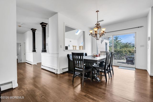 10 Ivy Lane, Manalapan, NJ 07726