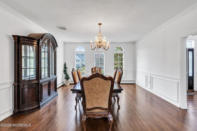 10 Ivy Lane, Manalapan, NJ 07726