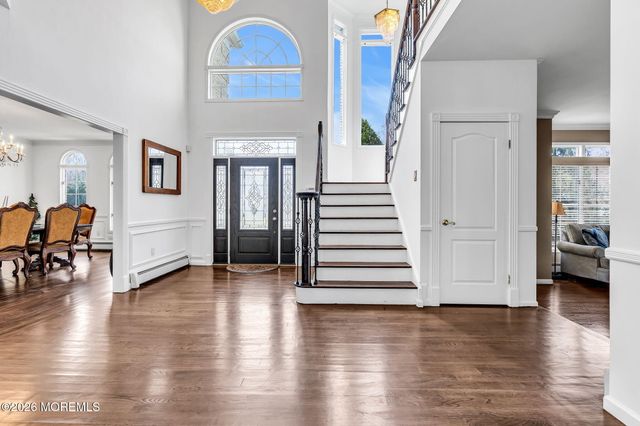 10 Ivy Lane, Manalapan, NJ 07726