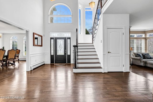 10 Ivy Lane, Manalapan, NJ 07726