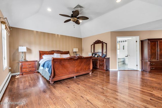 10 Ivy Lane, Manalapan, NJ 07726