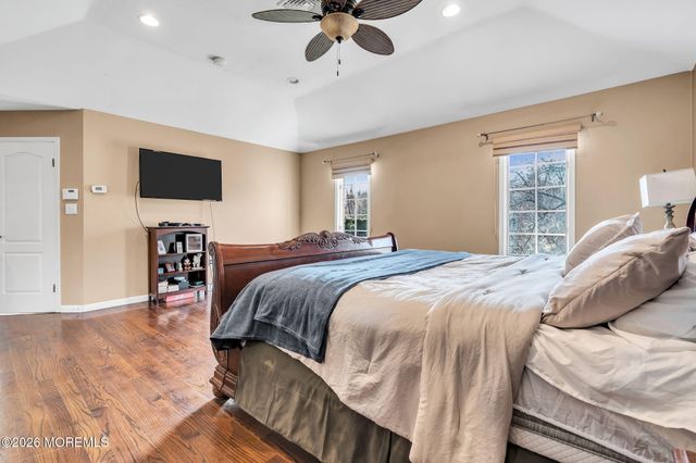 10 Ivy Lane, Manalapan, NJ 07726