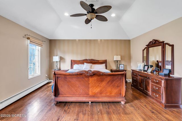 10 Ivy Lane, Manalapan, NJ 07726