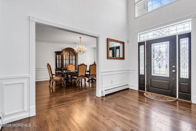 10 Ivy Lane, Manalapan, NJ 07726