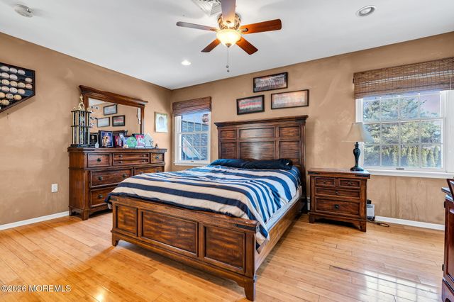 10 Ivy Lane, Manalapan, NJ 07726