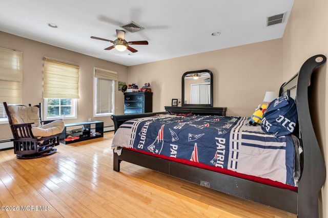 10 Ivy Lane, Manalapan, NJ 07726