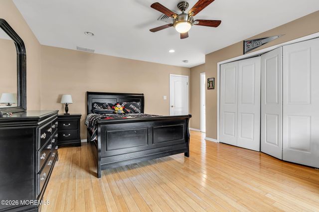 10 Ivy Lane, Manalapan, NJ 07726