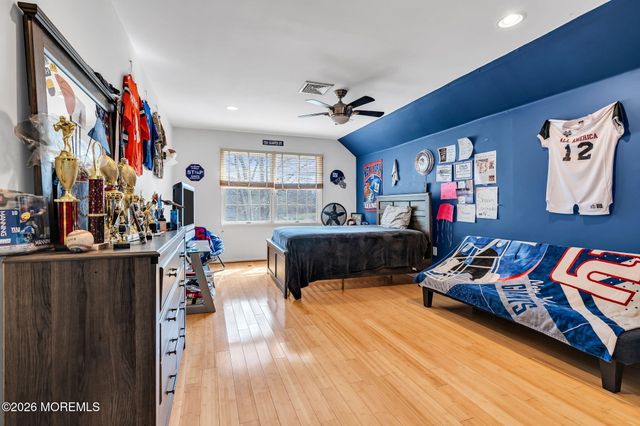 10 Ivy Lane, Manalapan, NJ 07726