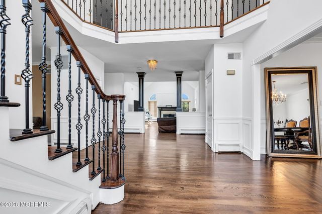 10 Ivy Lane, Manalapan, NJ 07726