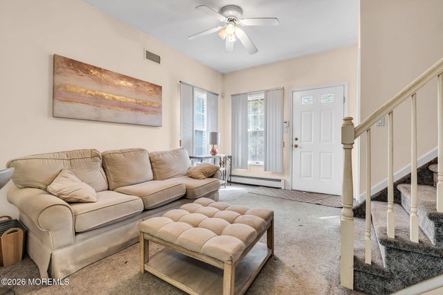 10 Ivy Lane, Manalapan, NJ 07726